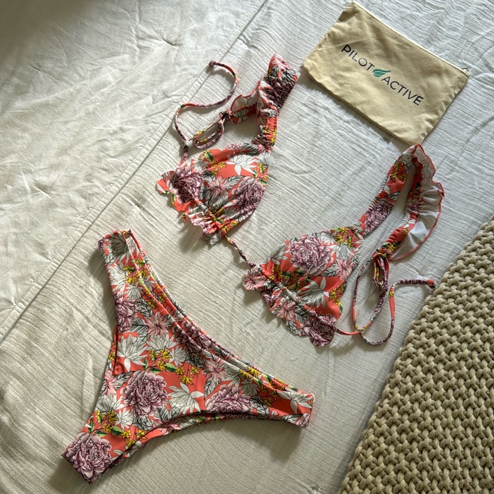 NEW NEVER WORN PILOT ACTIVE SWIM BIKINI